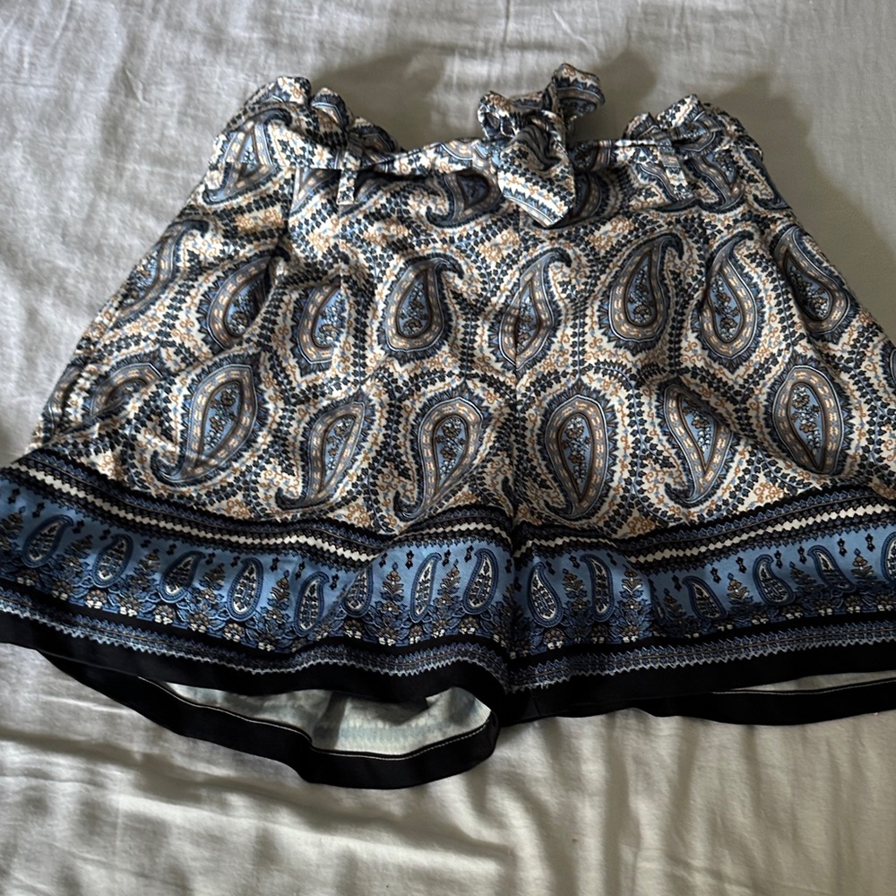 NWOT Tommy Hilfiger Blue and Black Paisley Mini Shorts SZ: M TO BE DONATED 5/26